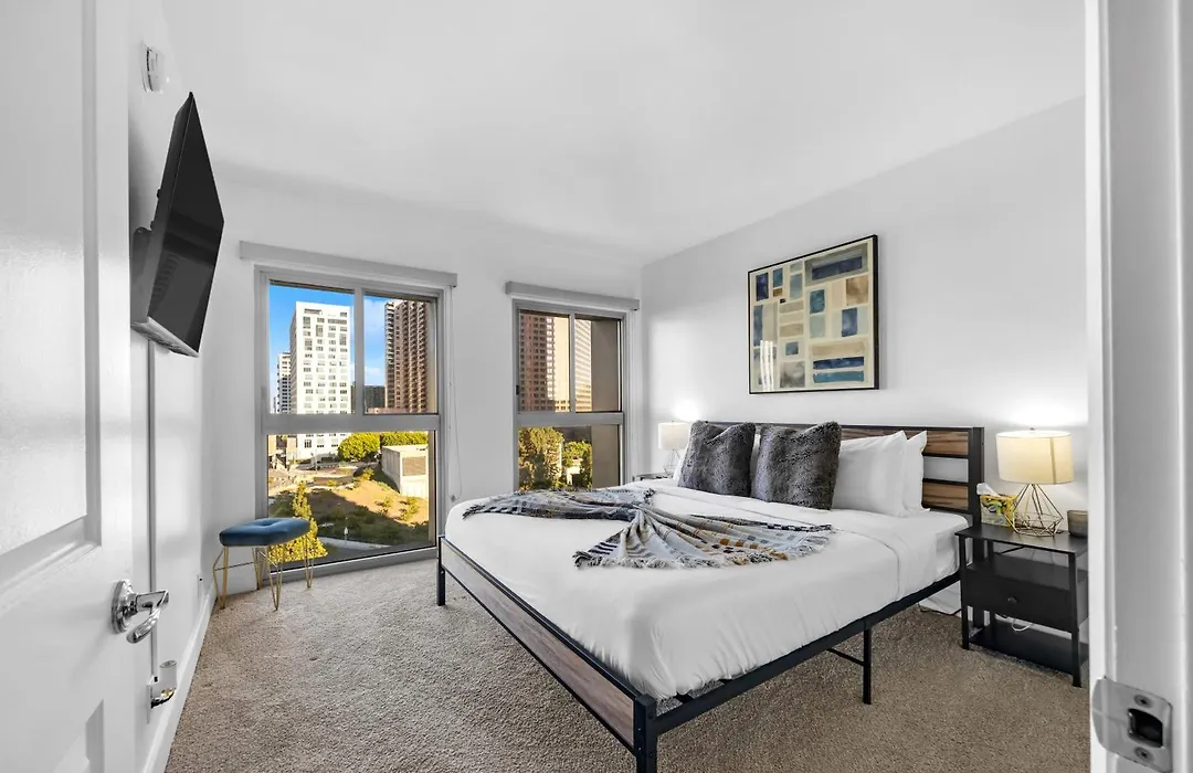 Modern Luxury 2 Bed With Panoramic City Views In Downtown La-1