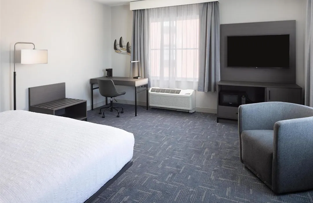 Hampton Inn & Suites Portsmouth Downtown-1