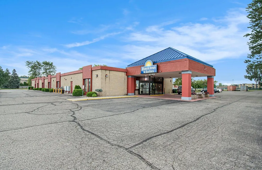Days Inn & Suites By Wyndham Mt Pleasant-1