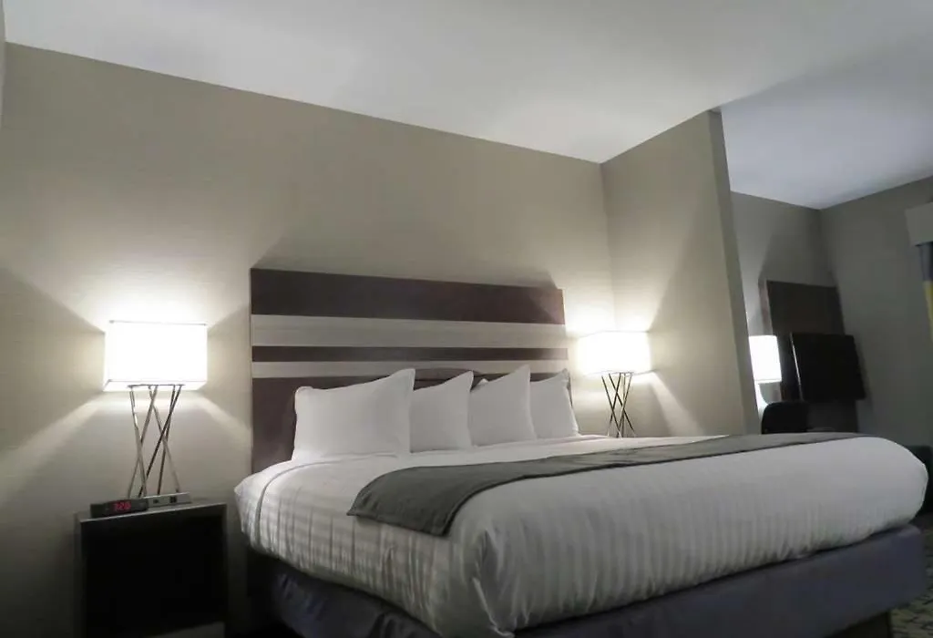 Spark By Hilton Erie-1