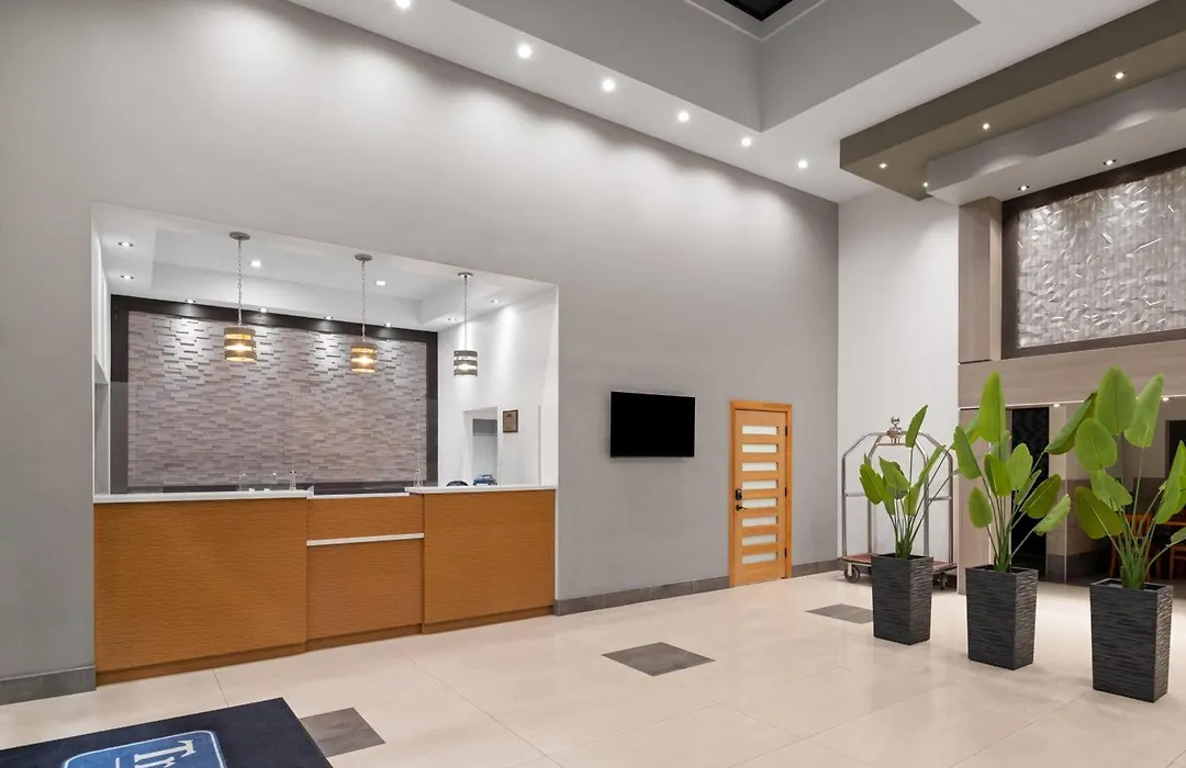 Travelodge Inn & Suites By Wyndham Anaheim On Disneyland Dr-1