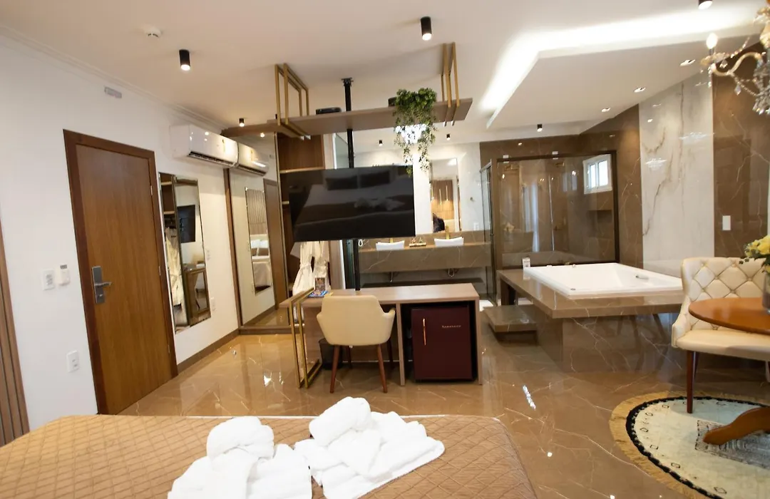 Ellus Hotel-1