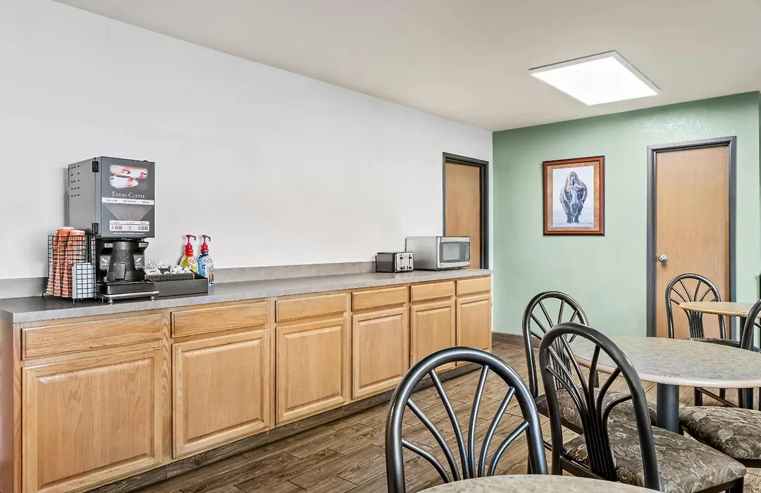 Econo Lodge, Downtown Custer Near Custer State Park And Mt Rushmore-1