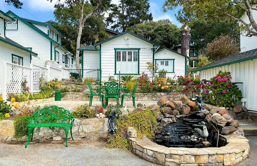 Carmel Green Lantern Inn-1
