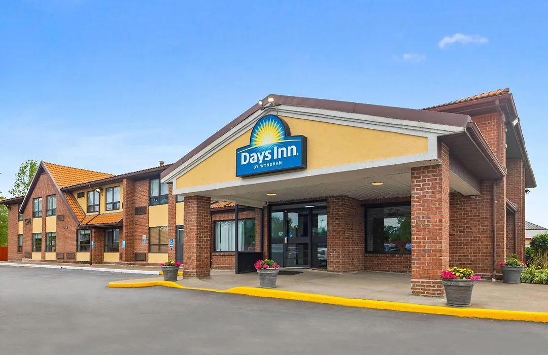 Days Inn By Wyndham Utica-1
