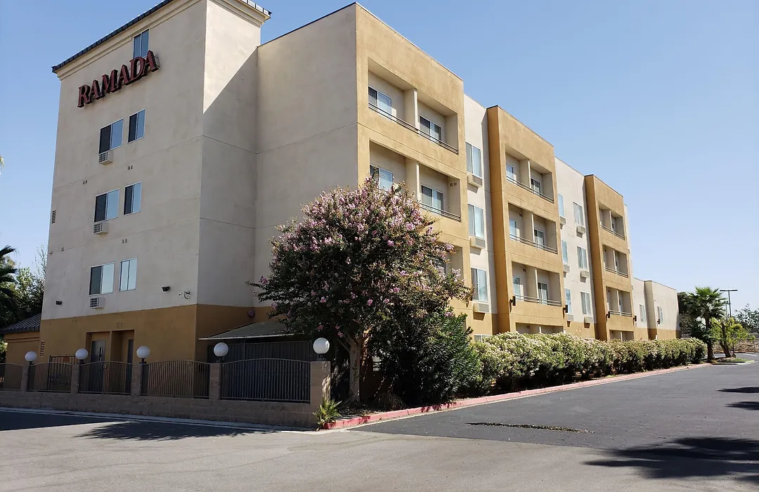 Ramada By Wyndham Bakersfield-1