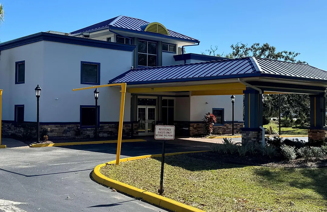Days Inn By Wyndham Brooksville-1