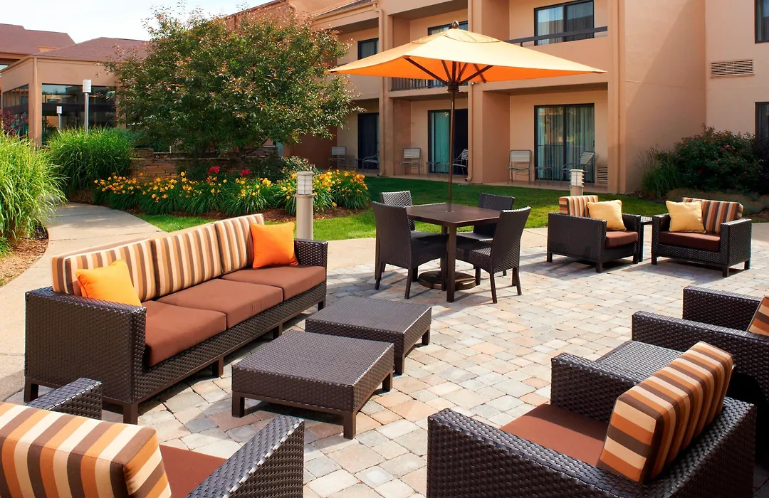 Courtyard By Marriott Rockford-1