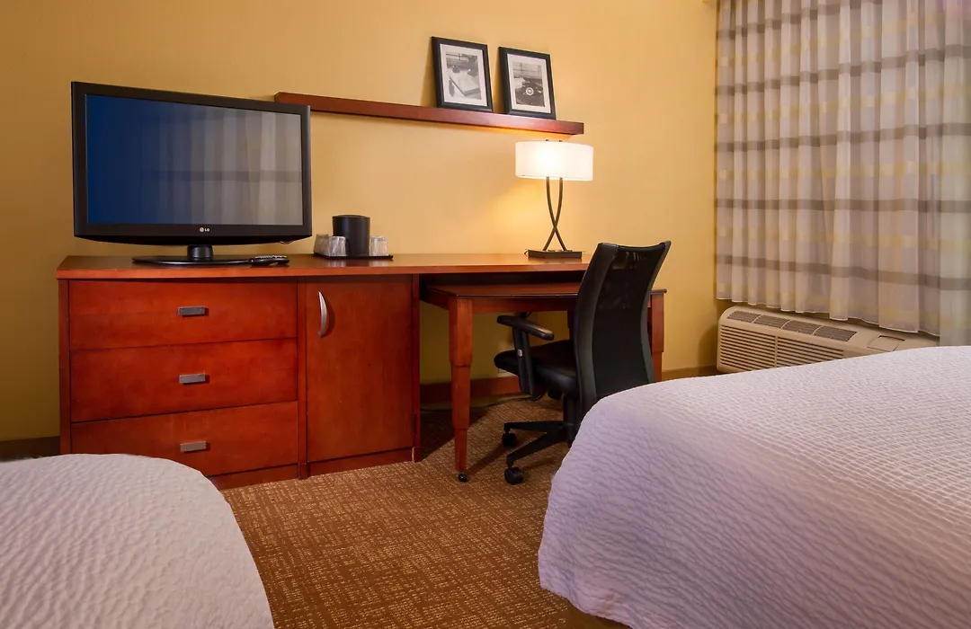 Courtyard By Marriott Richmond West-1