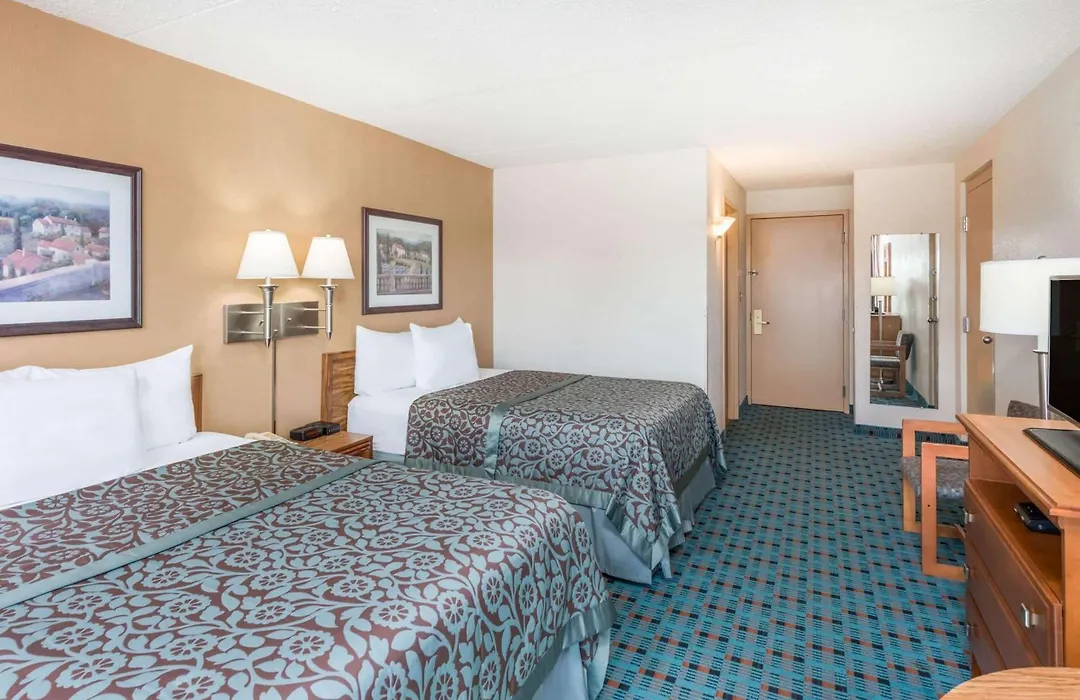 Days Inn By Wyndham Kirksville-1