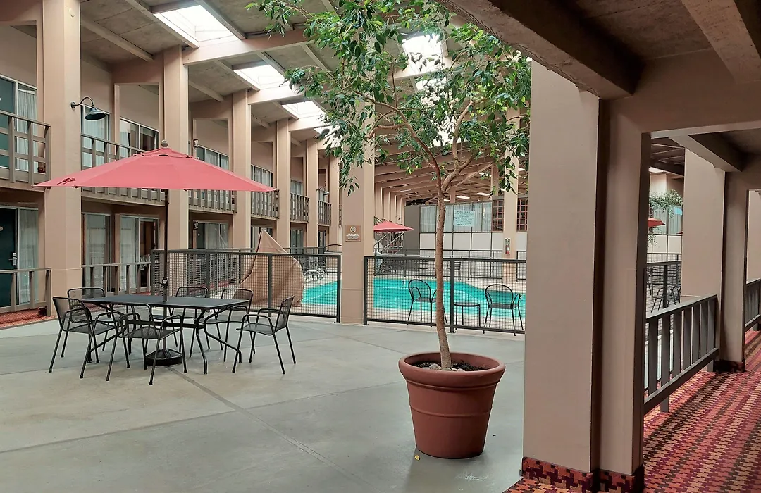 Best Western Outlaw Inn-1