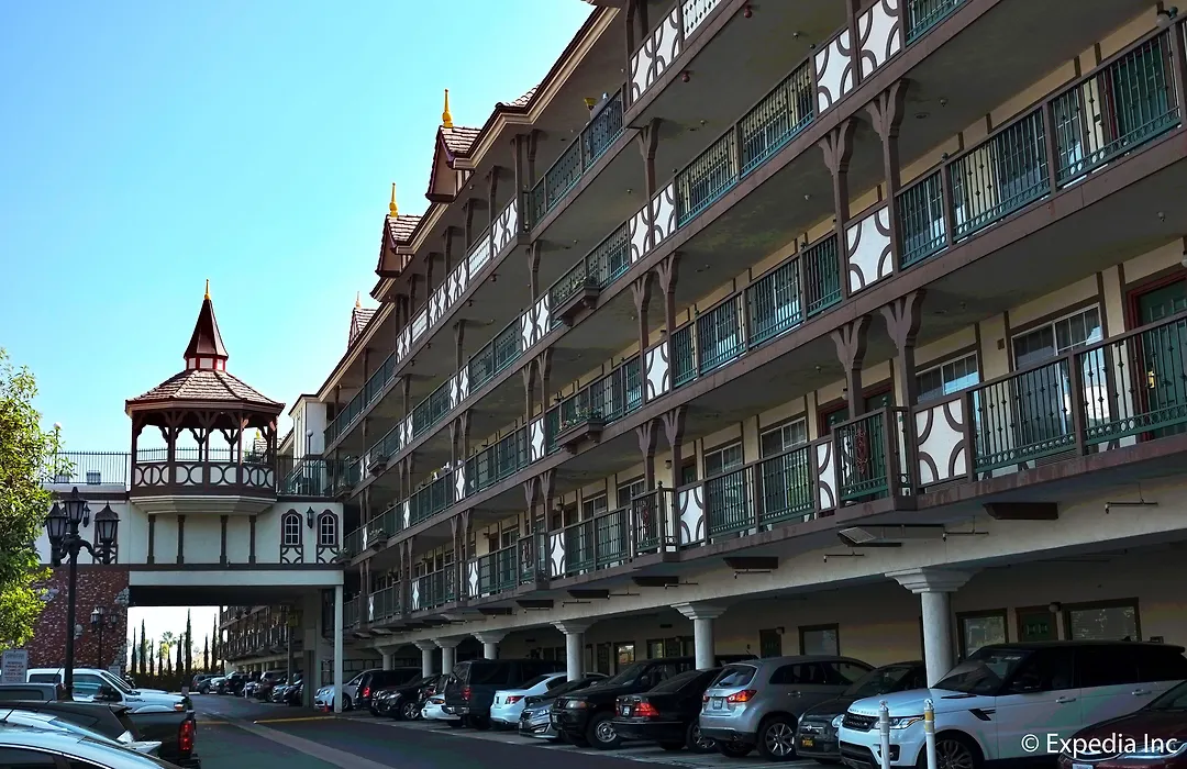 Anaheim Camelot Inn & Suites-1