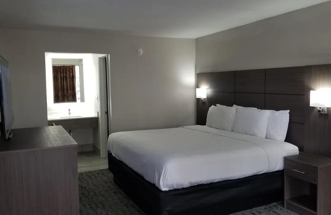 Days Inn & Suites By Wyndham Charleston Airport West-1