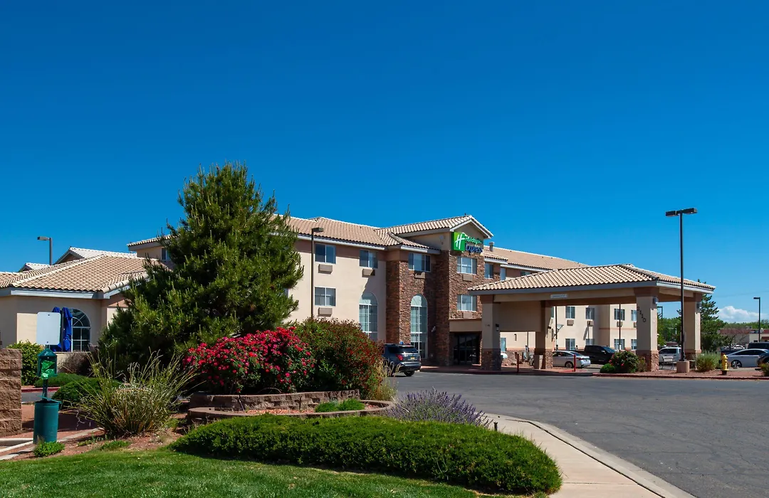 Holiday Inn Express & Suites Farmington Bloomfield By Ihg-1
