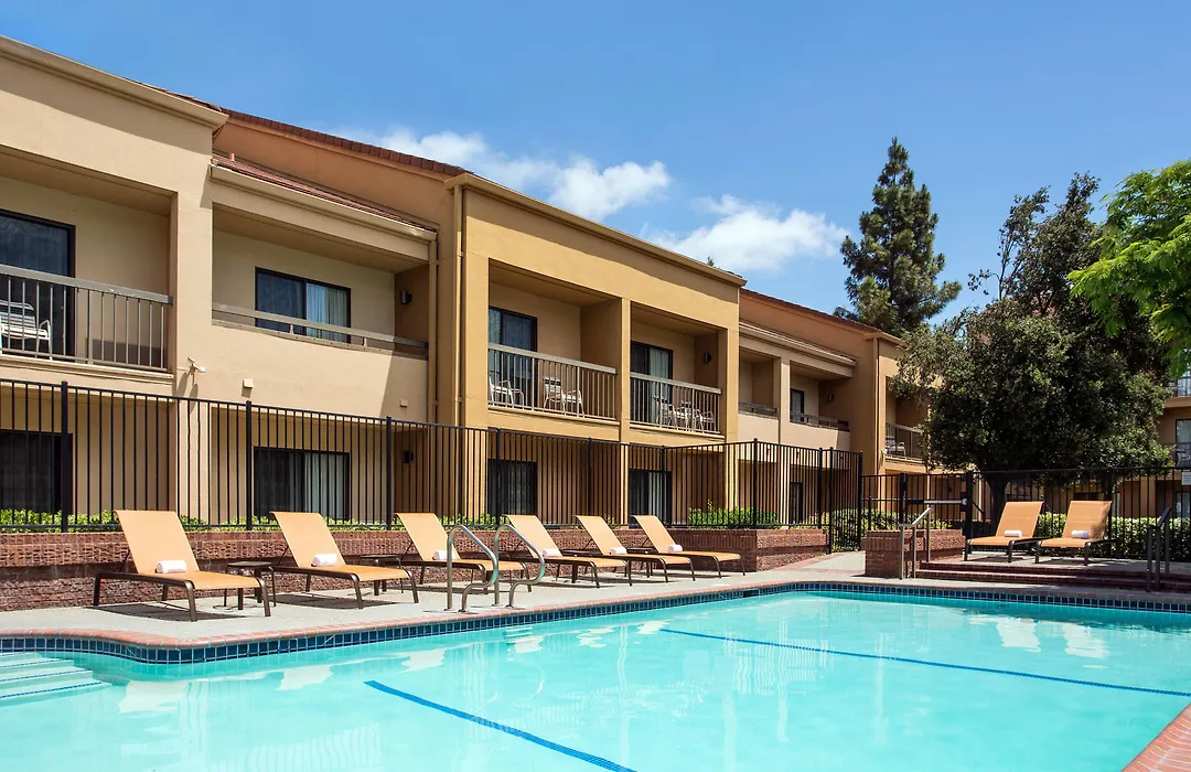 Courtyard By Marriott Pleasanton-1