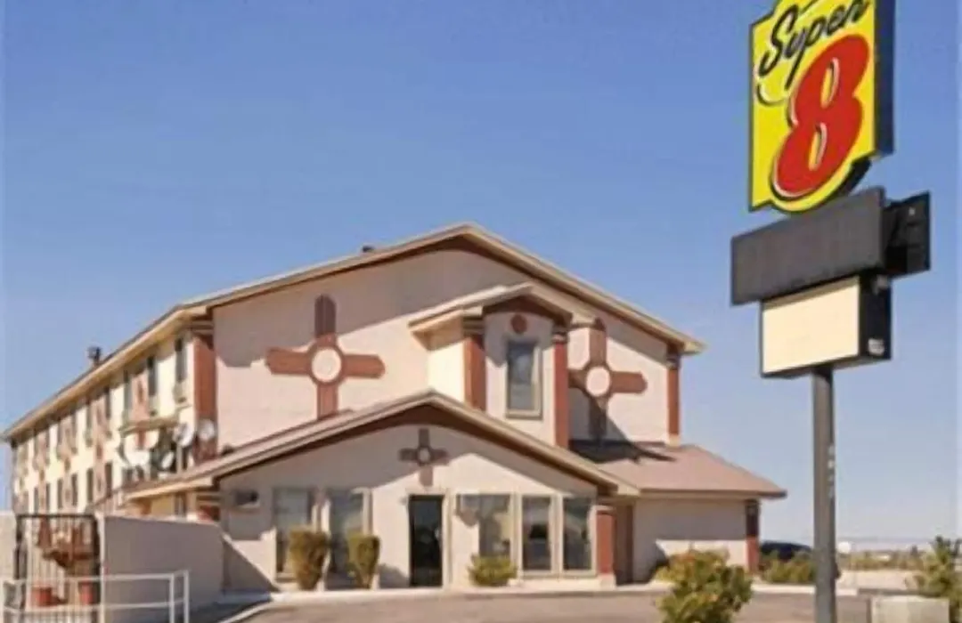 Super 8 By Wyndham Carlsbad-1