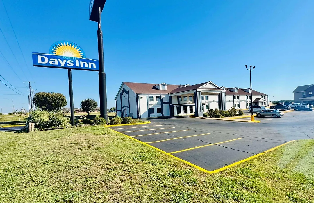 Days Inn By Wyndham Shawnee-1
