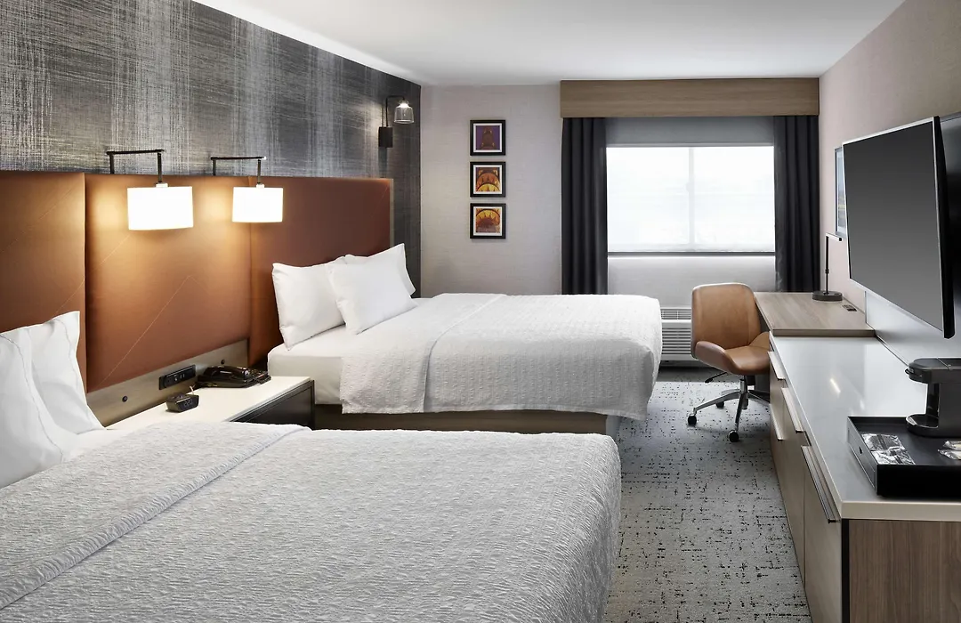 Hampton Inn Newark Airport-1