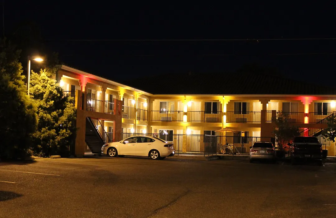 Econo Lodge Inn & Suites Lodi - Wine Country Area-1