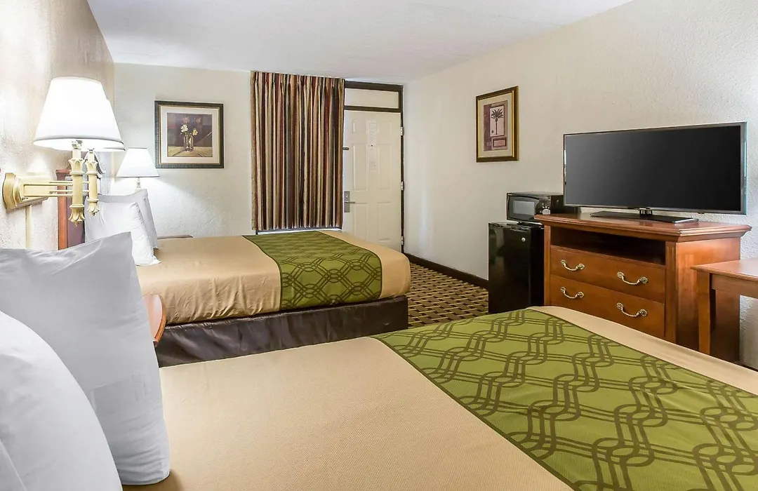 Econo Lodge Savannah Midtown-1
