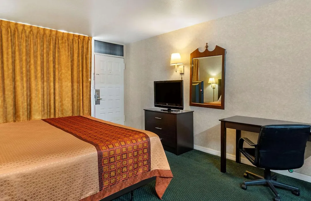 Rodeway Inn Clearwater-Largo-1