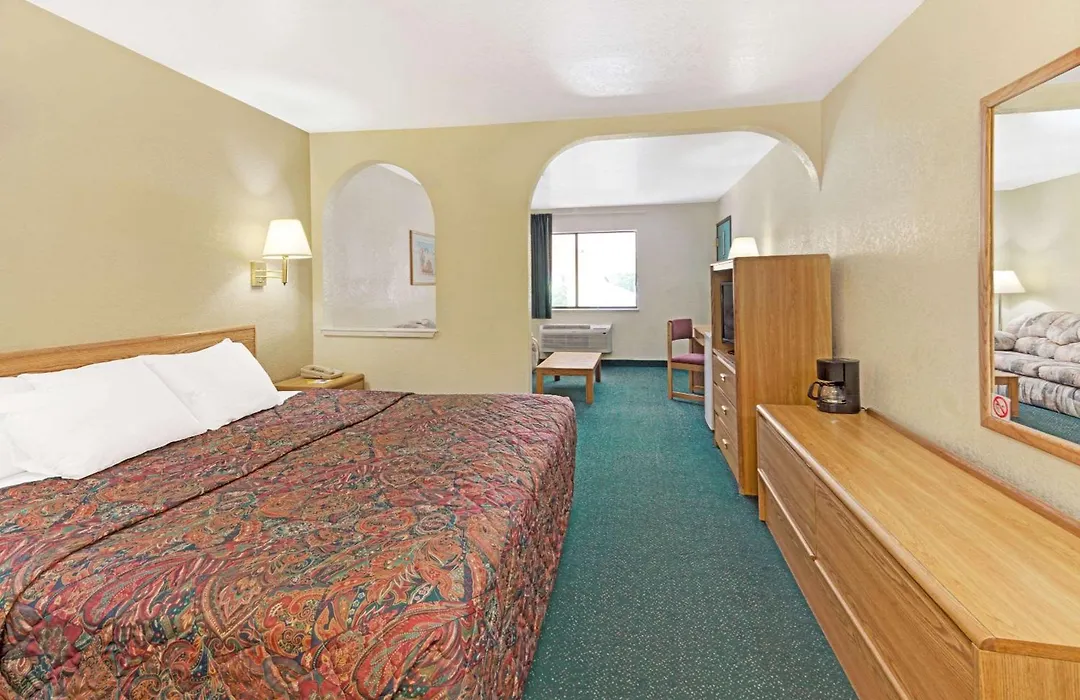 Days Inn By Wyndham Espanola-1
