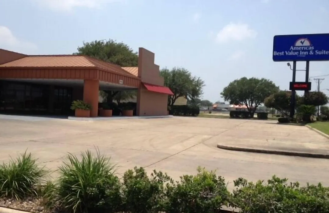 Americas Best Value Inn And Suites Victoria-1