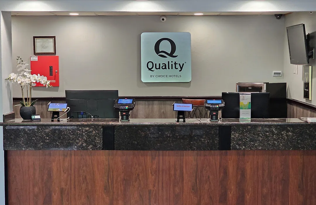 Quality Inn & Suites Vancouver North-1