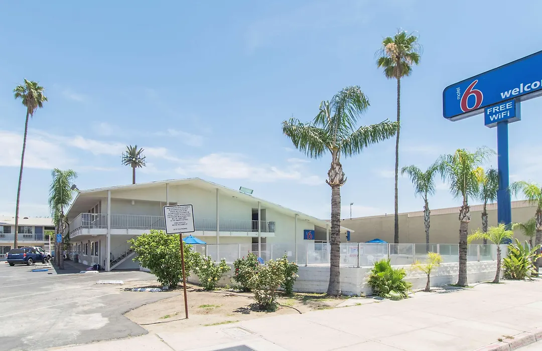 Motel 6 Bakersfield-1
