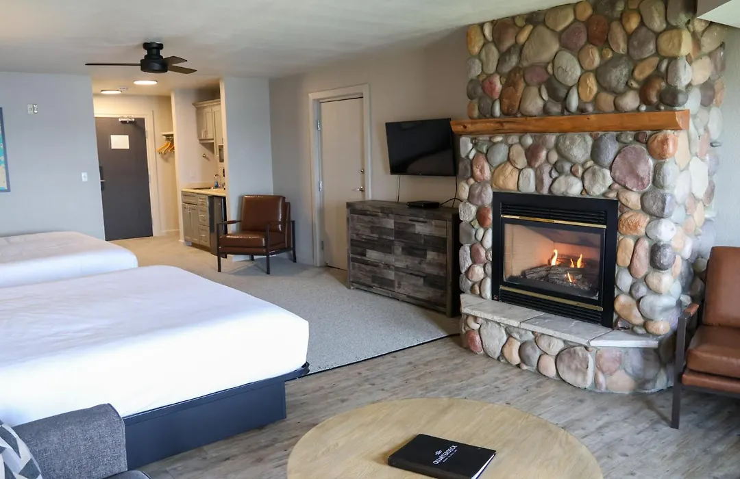 Quarterdeck Resort-1