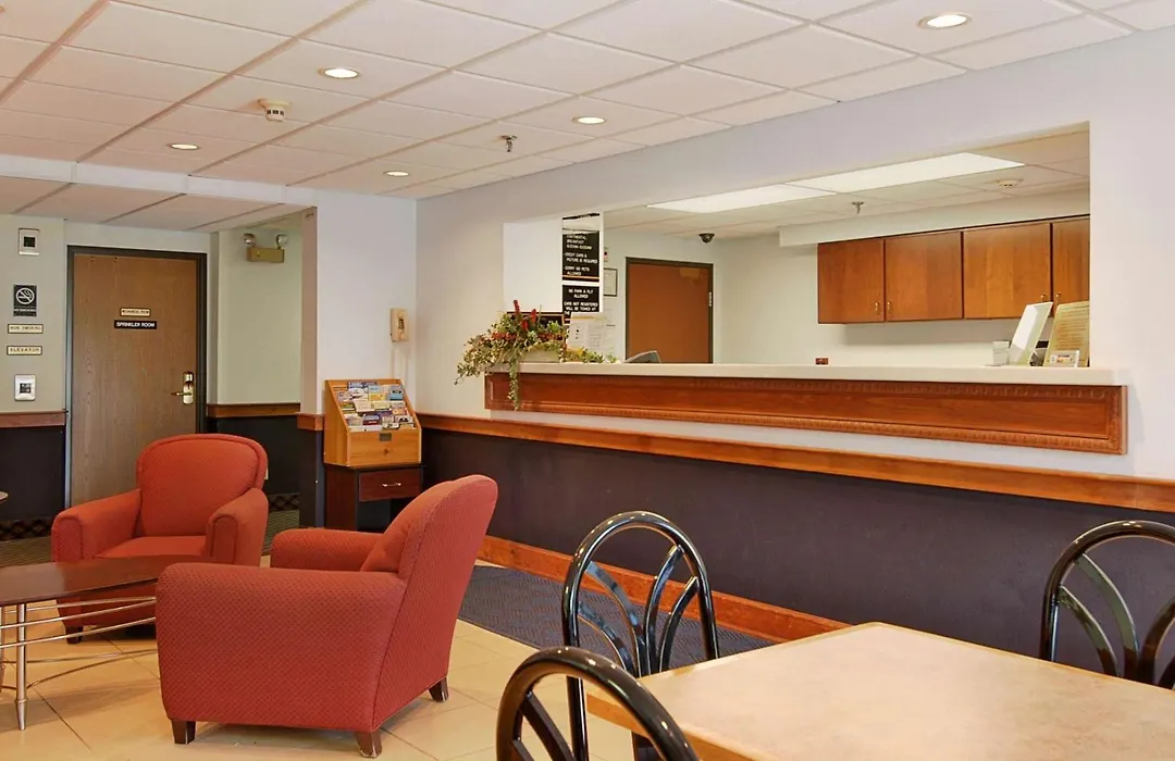Super 8 By Wyndham Manchester Airport-1