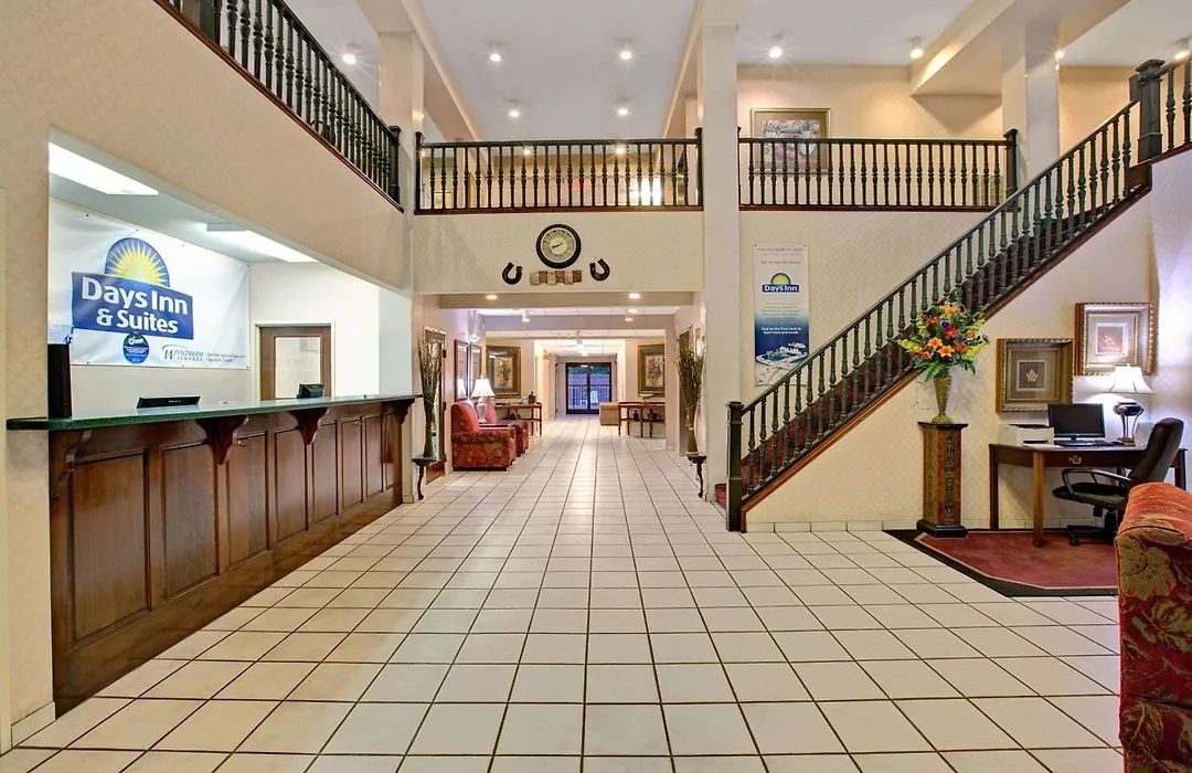 Days Inn & Suites By Wyndham Hickory-1