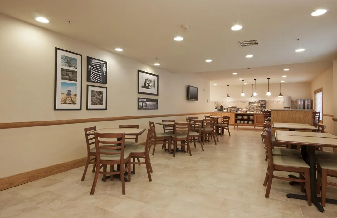 Country Inn & Suites By Radisson, Davenport - Quad Cities-1
