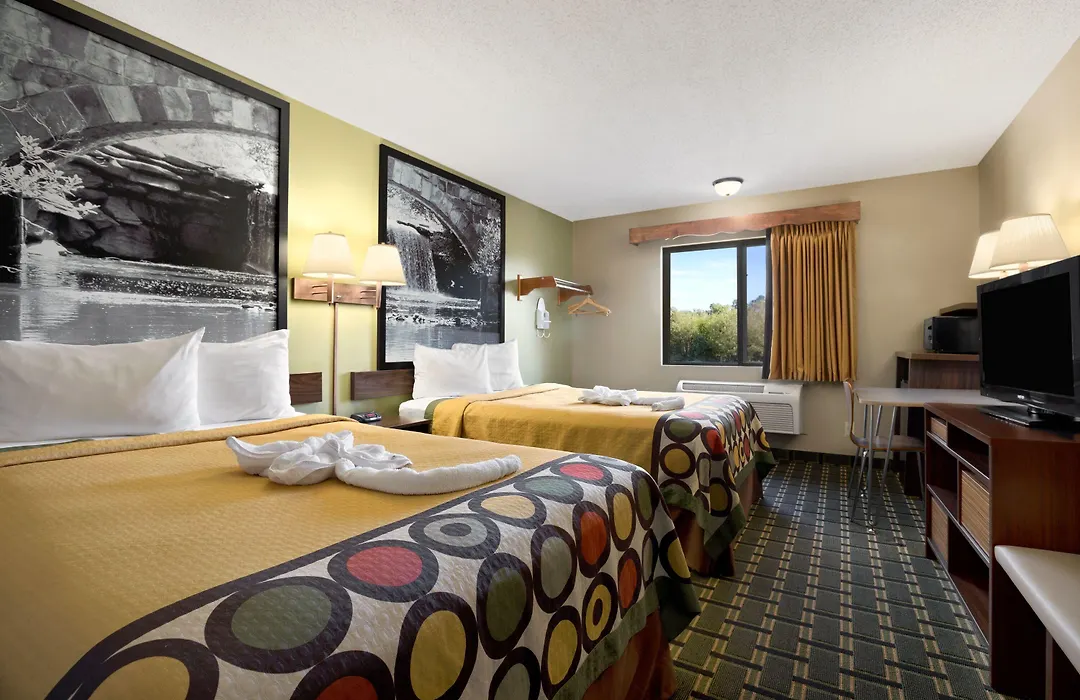 Super 8 By Wyndham Russellville-1