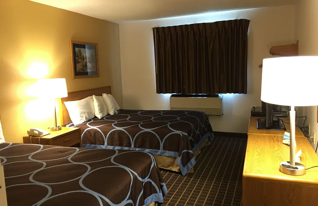 Econo Lodge Quincy-1