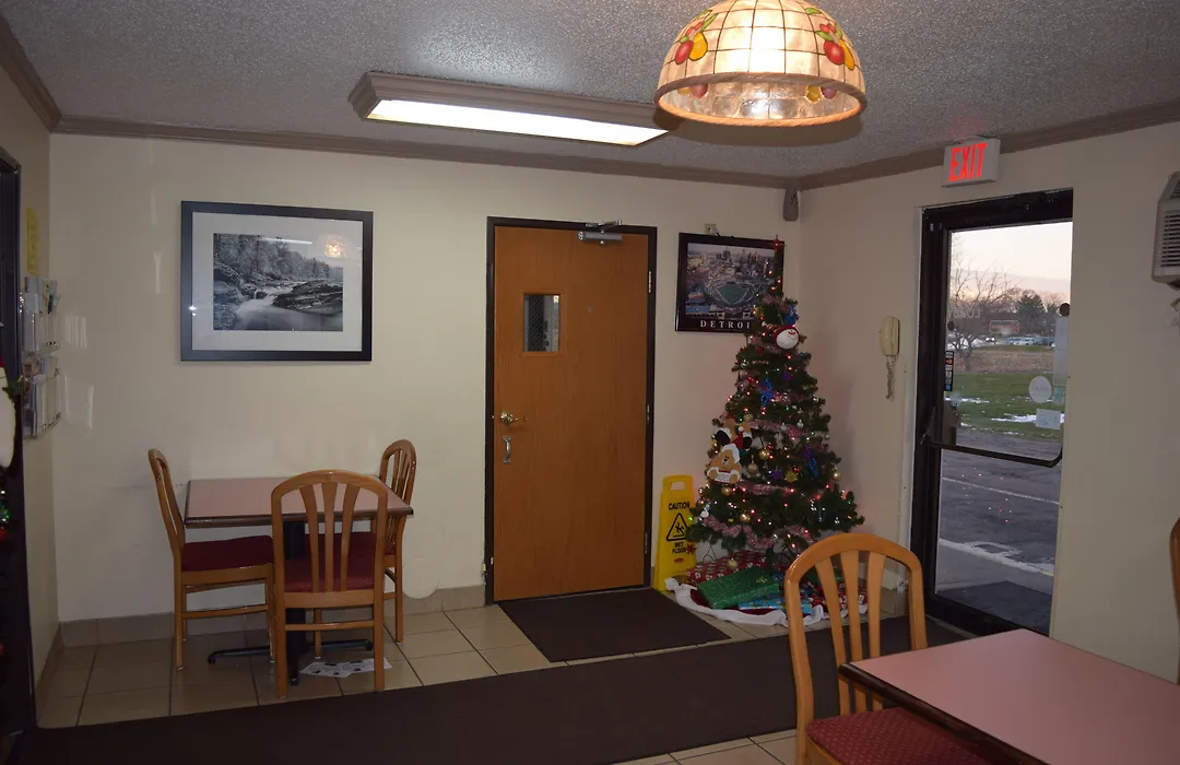 Super 8 By Wyndham Saginaw-1