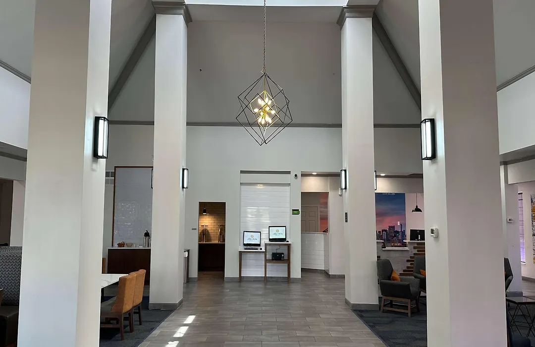 La Quinta Inn & Suites By Wyndham South Holland-1