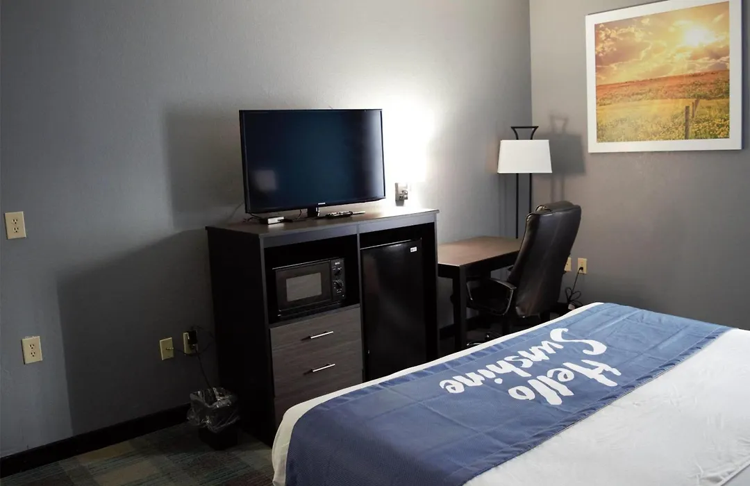 Days Inn By Wyndham Montgomery-1