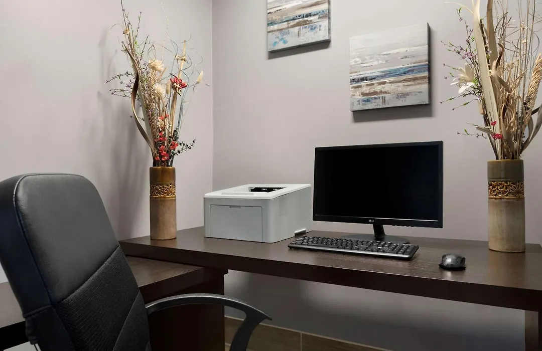Baymont By Wyndham Belleville Airport Area Free Airport Shuttle-1