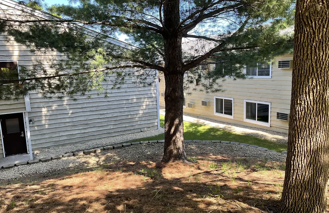Nichols Inn & Suites-1
