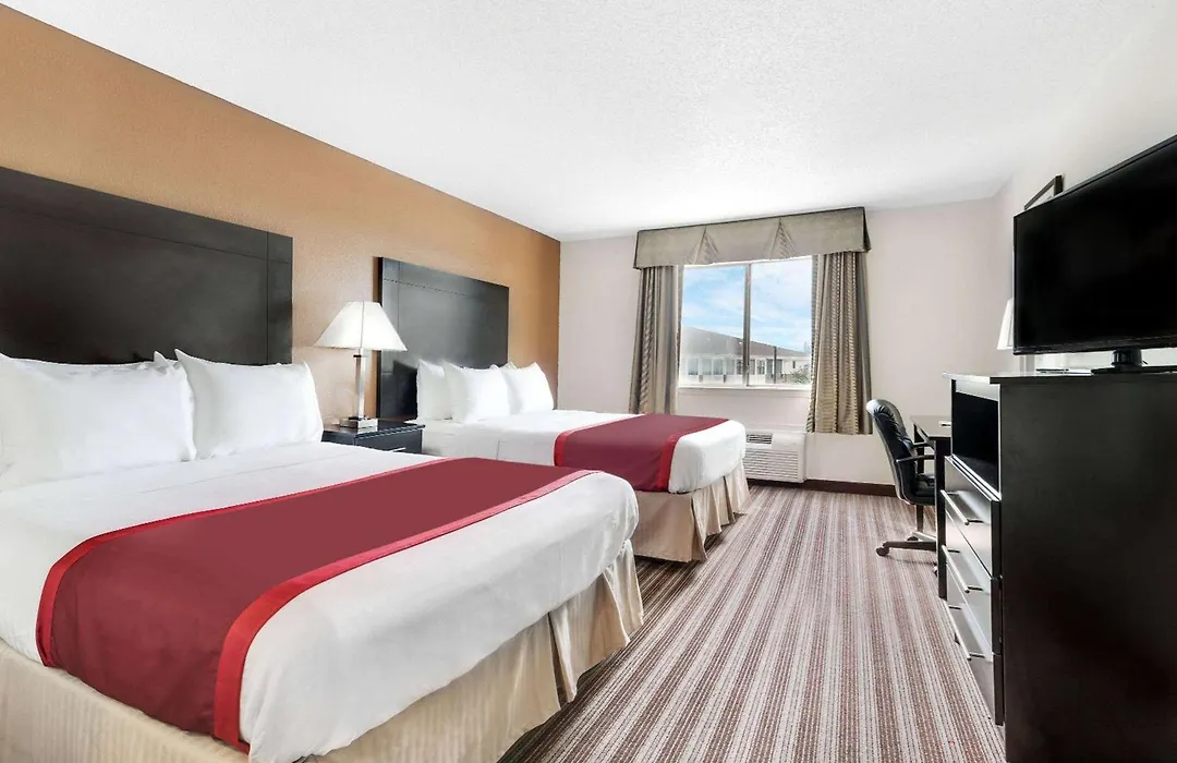 Days Inn & Suites By Wyndham Dallas-1