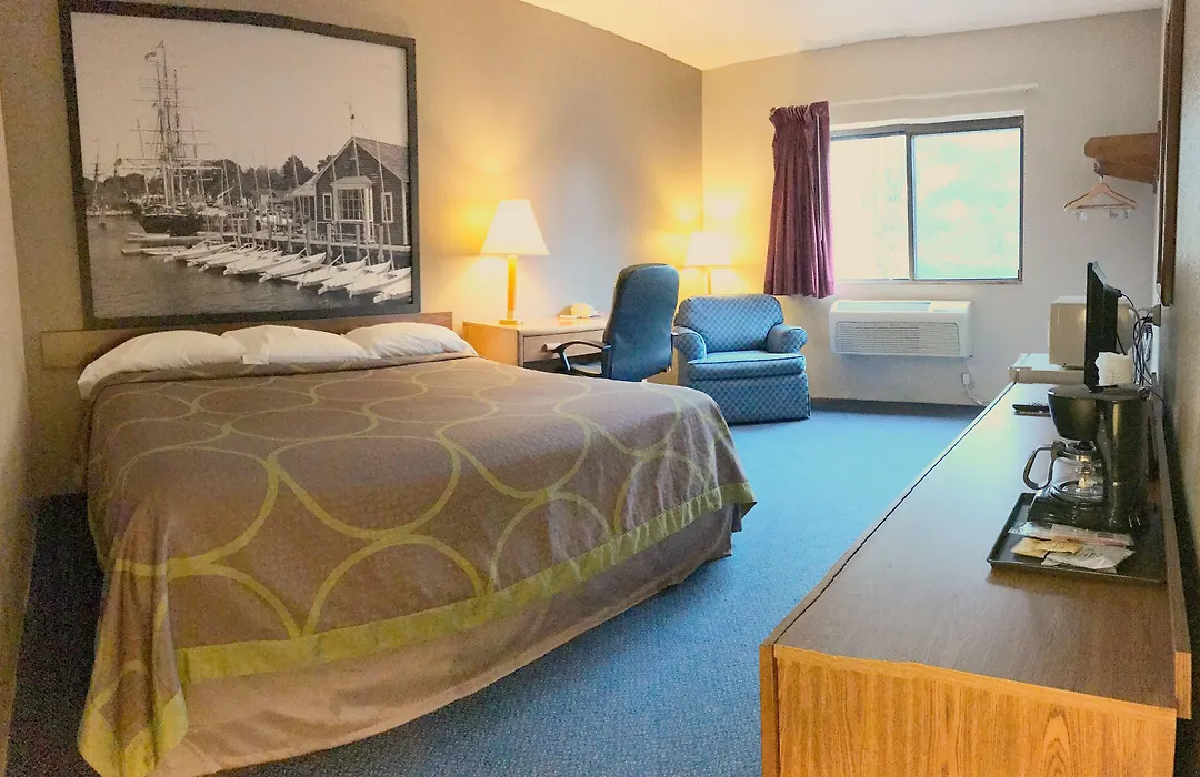 Super 8 By Wyndham Groton-1