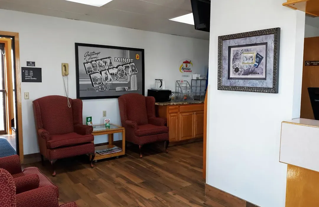 Super 8 By Wyndham Minot Airport-1