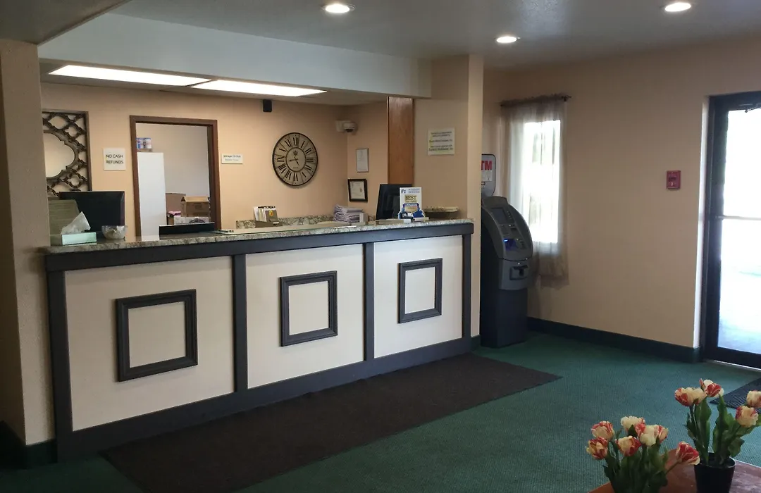 Super 8 By Wyndham Middletown-1