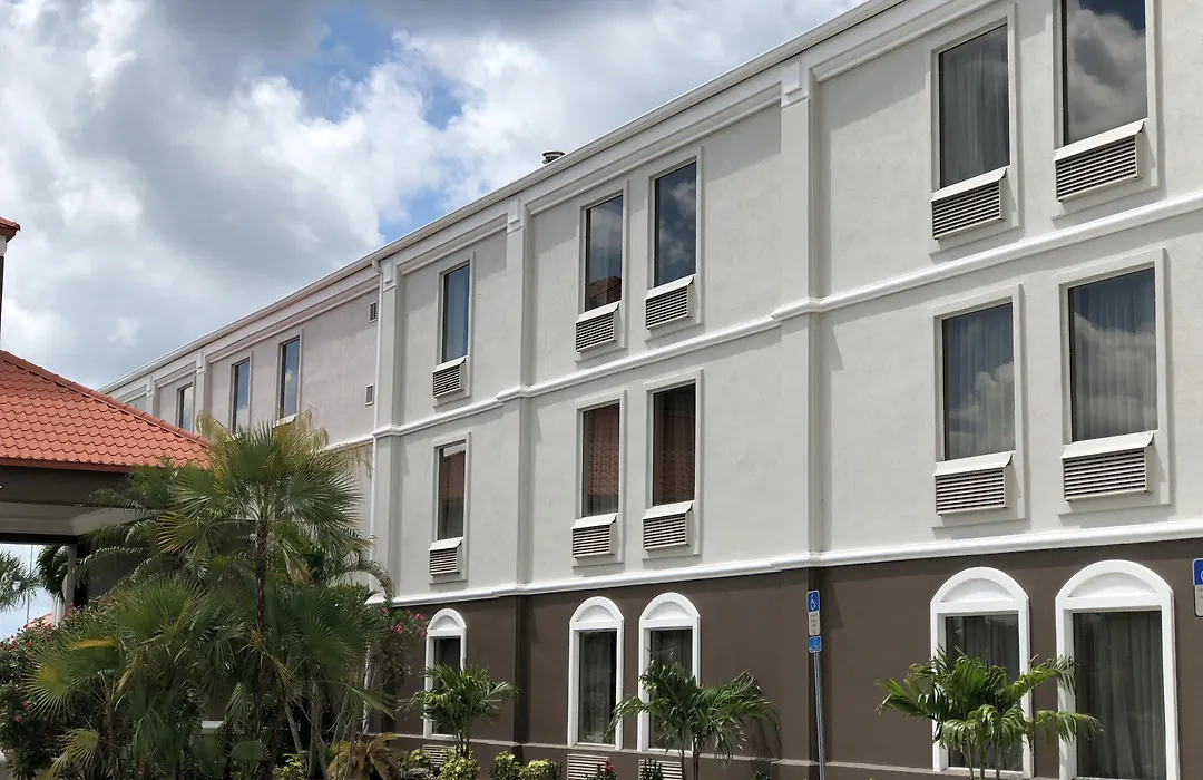 Comfort Inn & Suites Bradenton North I-75-1