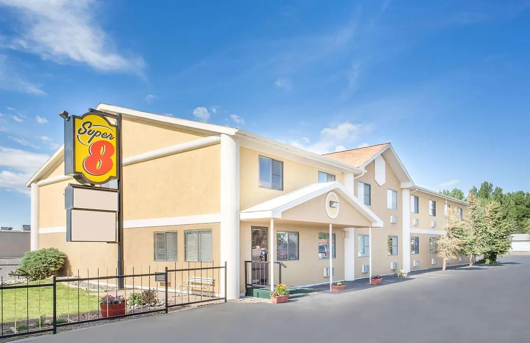 Super 8 By Wyndham Riverton-1