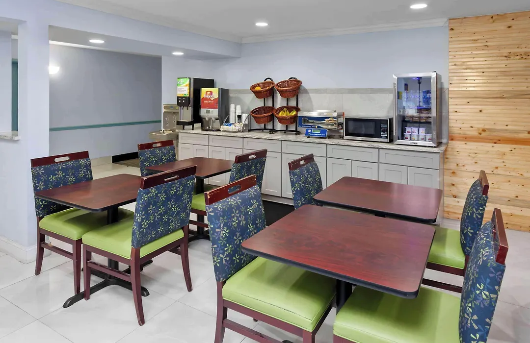Days Inn & Suites By Wyndham Siler City-1