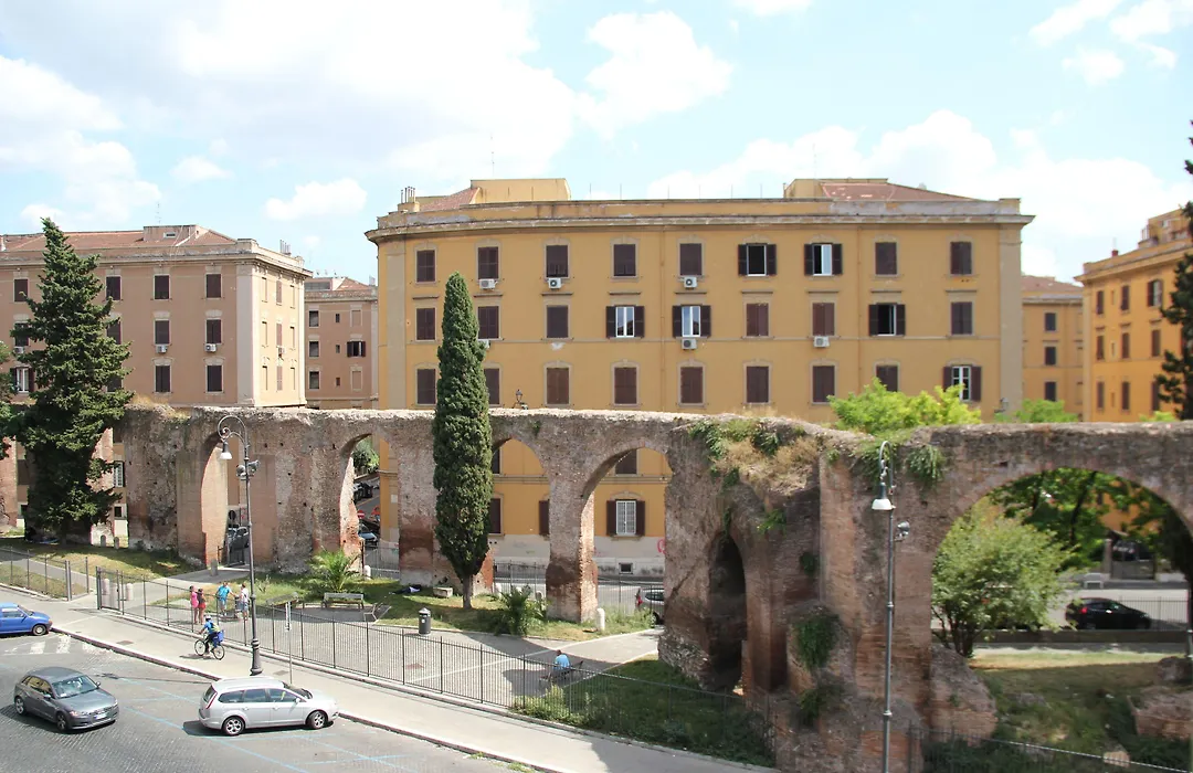 Hotel Emona Aquaeductus-1