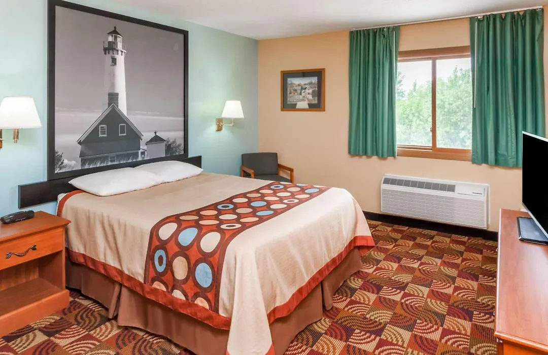 Super 8 By Wyndham Shipshewana-1