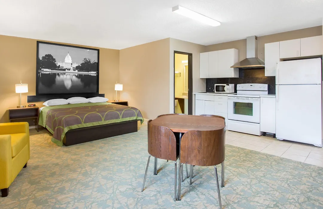 Super 8 By Wyndham Waldorf-1